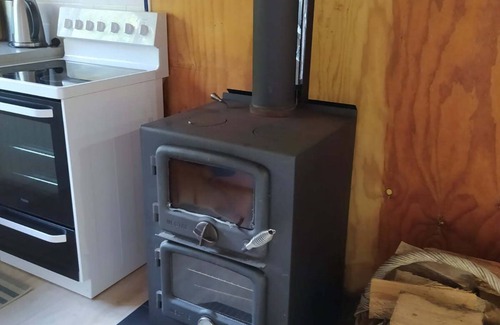 Acacia Bay House | "The Homestead" Acacia Bay, close to The Bay Bar Brasserie & famous L'arte Cafe.