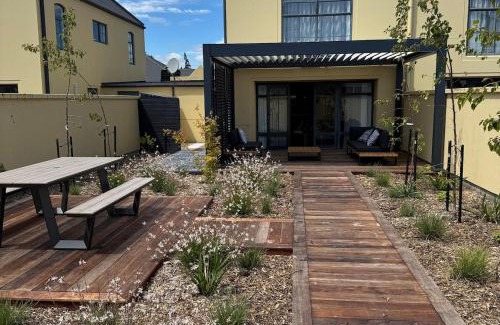 Blenheim Apartment | The Kings Domain, DUCHESS - Luxurious townhouse in the CBD!