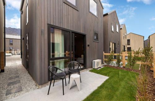 Frankton House | The Little Loop Townhouse
