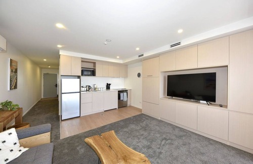 Christchurch Apartment | The Marine Parade Haven with Private Parking
