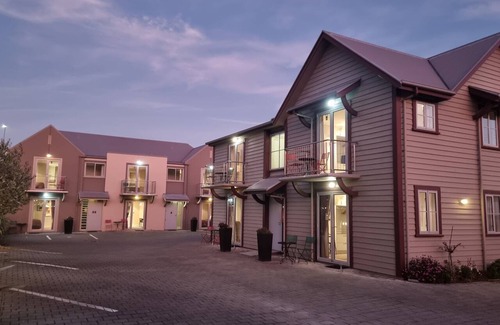Oamaru Hotel | The Mews Oamaru