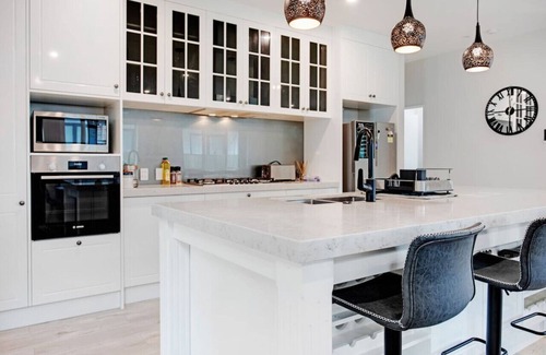 Hobsonville House | The Modern Avenue Home with Air-Con and Parking
