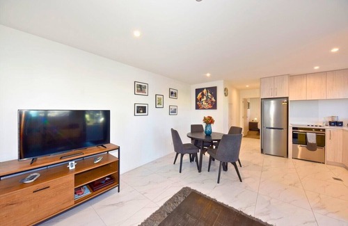 Christchurch City Centre Apartment | The Modern Hideaway for Every Stay