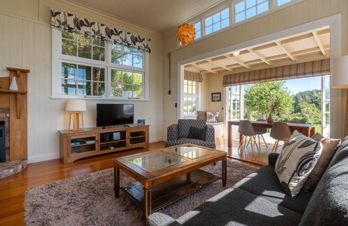 Tasman Cottage | The Old Schoolhouse - Historic Vineyard Accommodation with Stunning Sea Views
