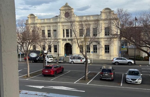 Oamaru Apartment | The Opera View Suite