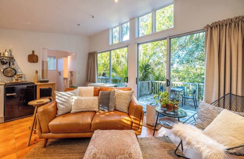 Waiheke Island House | The Palm Hideaway - Our Island