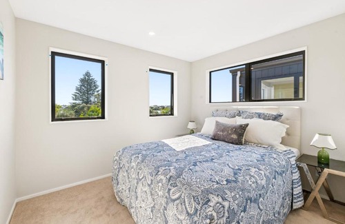 Otahuhu Villa | The Peninsula Holiday House