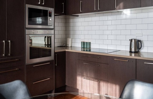 Dunedin City Centre Apartment | The Peninsula House - Luxury Townhouse