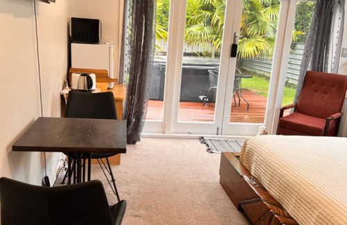 Whanganui House | The perfect getaway for two in a large suite