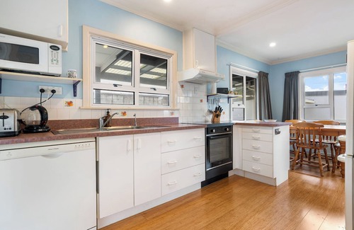 Tauranga House | The Quiet Nook - Tauranga Holiday Home
