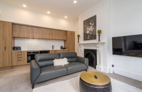 Dunedin City Centre Apartment | The Regent House - Luxury townhouse