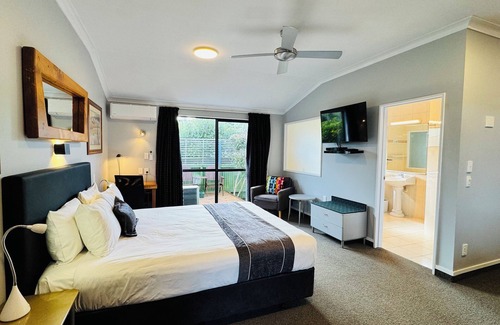 Westshore Hotel | The Rocks Motel