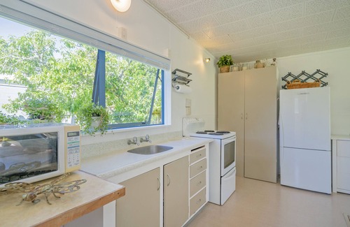 Hahei Cottage | The Rookery - Hahei Holiday Home