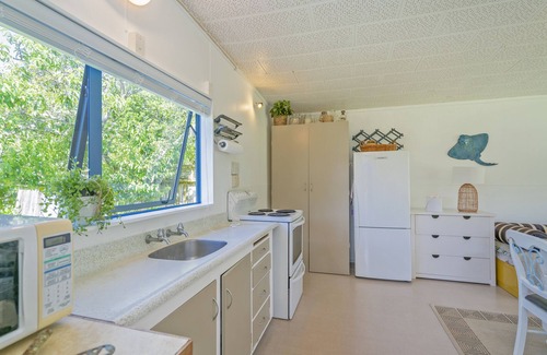 Hahei Cottage | The Rookery - Hahei Holiday Home