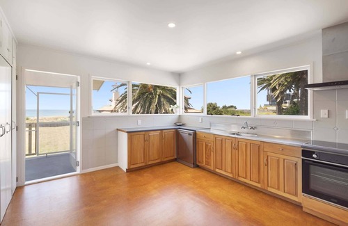 Mount Maunganui House | The Sand Castle - Mt Maunganui Beach