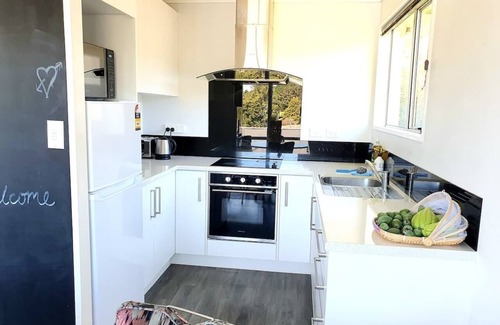 Tauranga House | The Sheriff’s Cabin - Spa & Views in Otumoetai, Tauranga