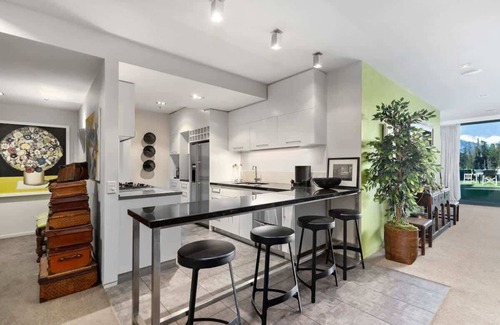Queenstown Apartment | The Shotover CBD Luxury with Incredible Rooftop Terrace