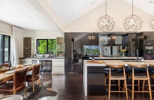 Queenstown House | The Stowaway