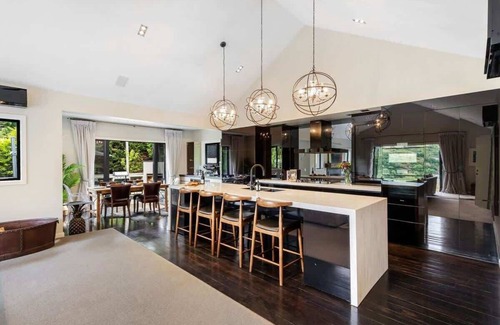 Queenstown House | The Stowaway