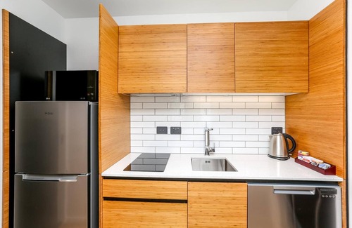 New Plymouth Hotel | The Strand
