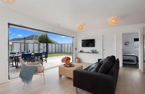 Mangawhai Heads House | The Sunshine Bungalow - Mangawhai Heads Home