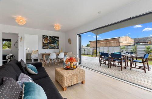Mangawhai Heads House | The Sunshine Bungalow - Mangawhai Heads Home