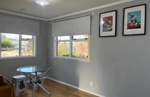 Hamilton Bed & Breakfast | The Sweet Pea- Room 2