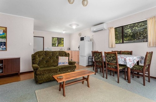 Waihau Bay House | The Treehouse – Whanarua Bay