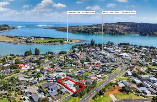 Raglan House | The Ultimate on Bow - Raglan Holiday Home