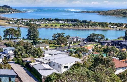 Raglan House | The Ultimate on Bow - Raglan Holiday Home