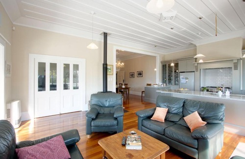 Bluff Hill House | The Verandah - Napier Holiday Home
