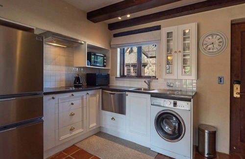 Stoke Apartment | The Village Green Apartment