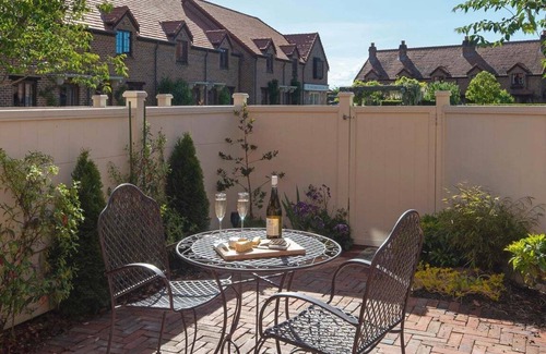 Stoke Apartment | The Village Green Apartment