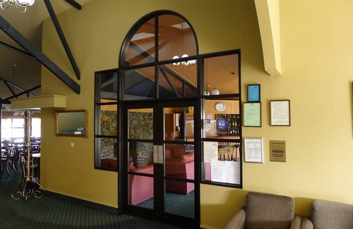 Te Anau Hotel | The Village Inn Hotel