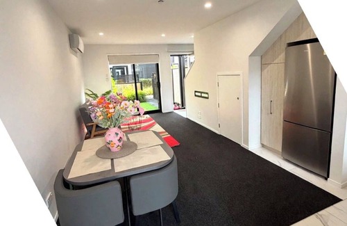 Christchurch City Centre Apartment | This charming townhouse, located in the heart of Christchurch Central