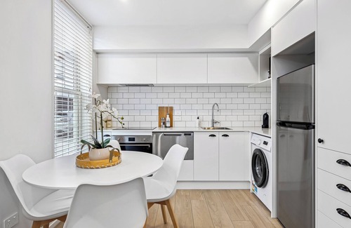 Christchurch City Centre Apartment | Three Bedroom Georgian Retreat