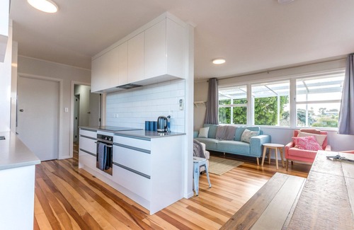 Oneroa House | Ti Cottage Oneroa | Stay Waiheke