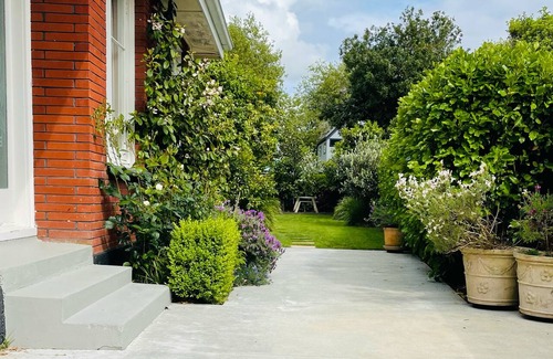 Cambridge Cabin | Tiny-Home Garden Hideaway – Private, quiet, garden setting w/off-street parking.