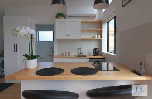 Beach Haven Apartment | Tiny house 136 Rangatira Road, Beach Haven