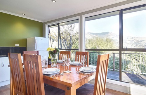 Akaroa Cottage | Tiro Treasure - Akaroa Holiday Home