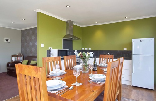 Akaroa Cottage | Tiro Treasure - Akaroa Holiday Home
