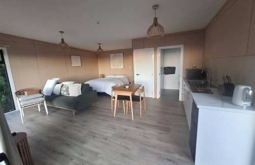 Tata Beach Ski Chalet | Totaranui Accommodation Chalet One 7km from beach. Abel Tasman National Park