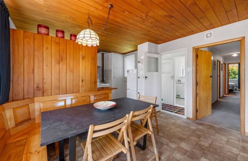 Taupo House | Town Gem with Wi-Fi Taupō, large back yard to run around, short 10 min. stroll to town and lake .