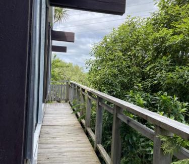 Lower Hutt Apartment | tranquil 3brms bush cabin