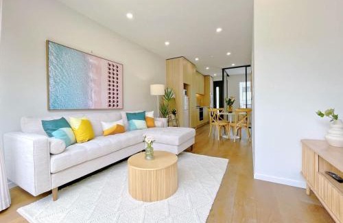 Grey Lynn House | Tranquil Townhouse 2BR & 1 Study with Free Parking & Backyard
