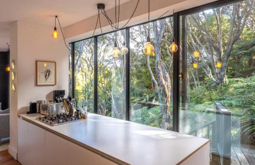 Waiheke Island House | Tree Hut Hideaway, Oneroa, Waiheke