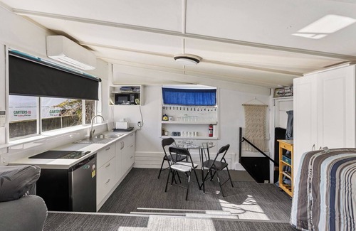Westport Cottage | Treetopbeach studio on cycle trail. Free fibre. Winter rates.