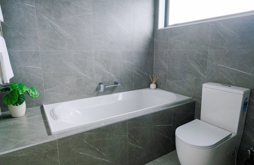 Howick House | Trendy Urban Howick Town House | Wi-Fi & Netflix