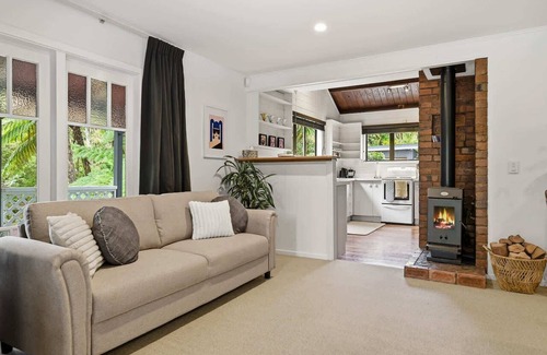 Okere Falls House | Tui Cottage - Walk to the Kaituna River