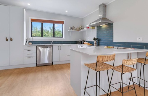 Peka Peka House | Tui Hollow - Kapiti Coast Holiday Home